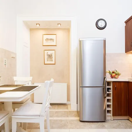 Elegant Aparthotel 4*