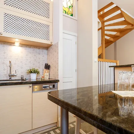 Elegant Aparthotel Krakov