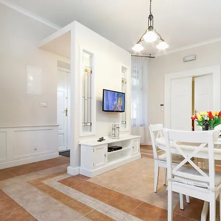 Elegant Aparthotel 4*