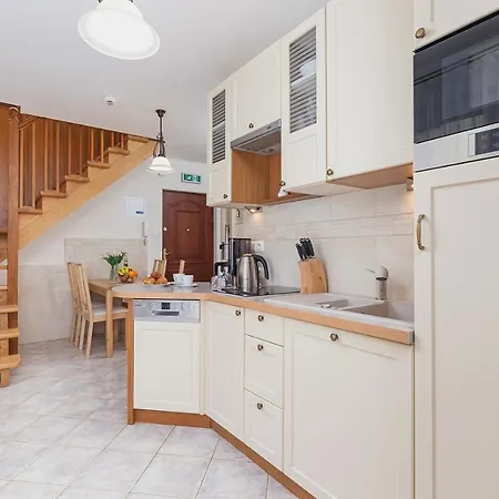 Elegant Ξενοδοχείο με διαμερίσματα 4*