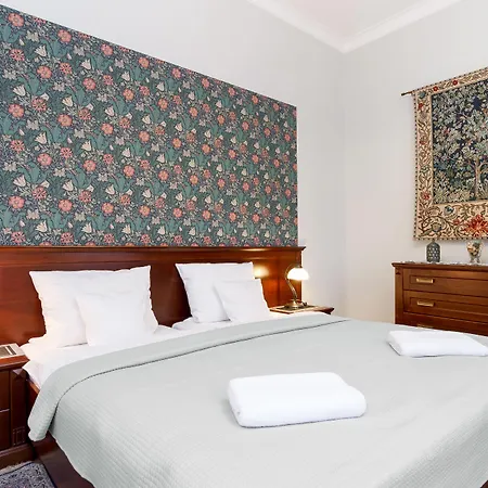 Lägenhetshotell Elegant 4*